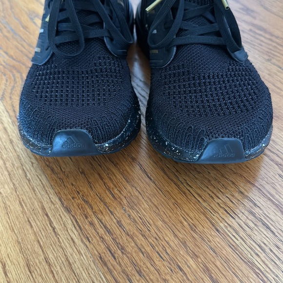Black adidas ultraboost sneakers 👟 with gold and silver details - Picture 3 of 8